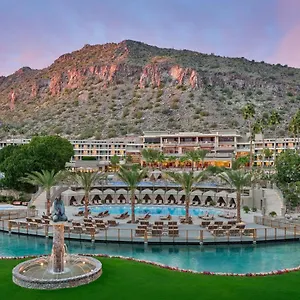 The Phoenician, A Luxury Collection Resort, Station touristique